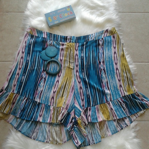 💥3/$20 Tribal ruffled hem shorts by 18/20 - Picture 1 of 6